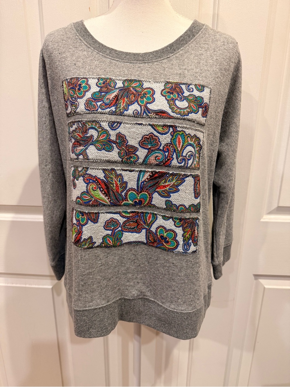 Democracy Paisley Appliqué Sweatshirt Top Large Gray - Picture 7 of 9
